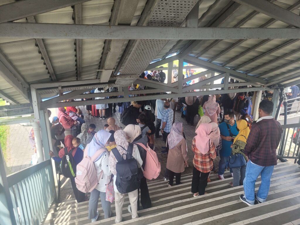 Many people at the Padang Besar Station Exit